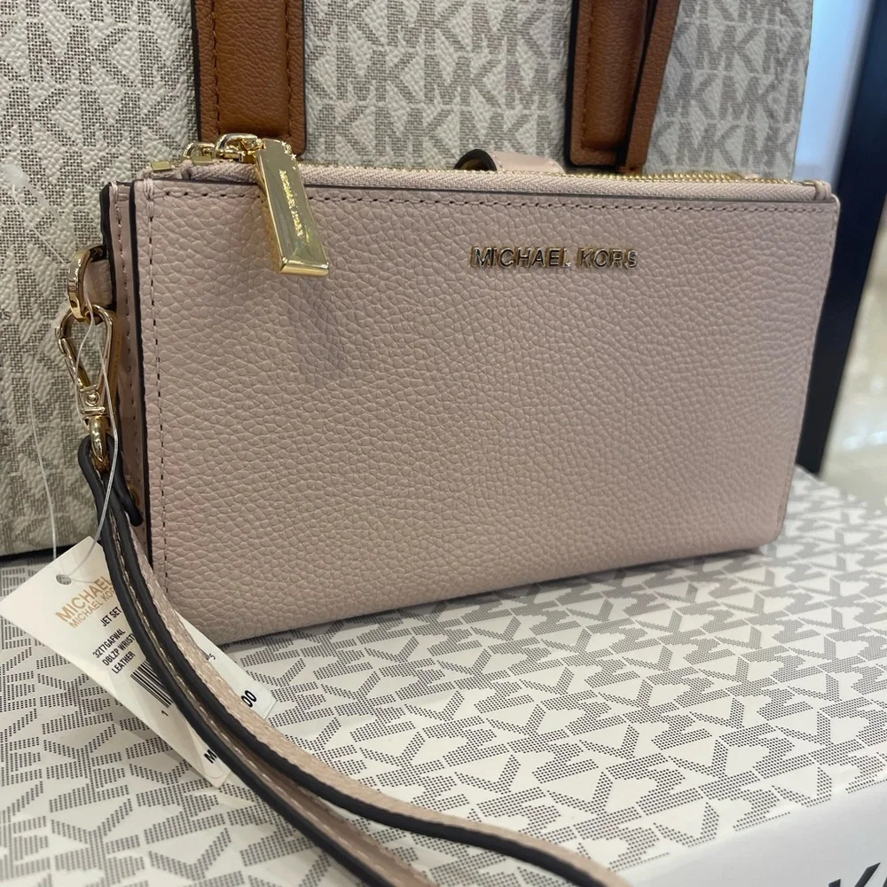 MICHAEL KORS Adele Leather Smartphone Wallet Double Zip wristlet Soft Pink NWT